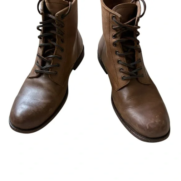 Frye Men display picture 2